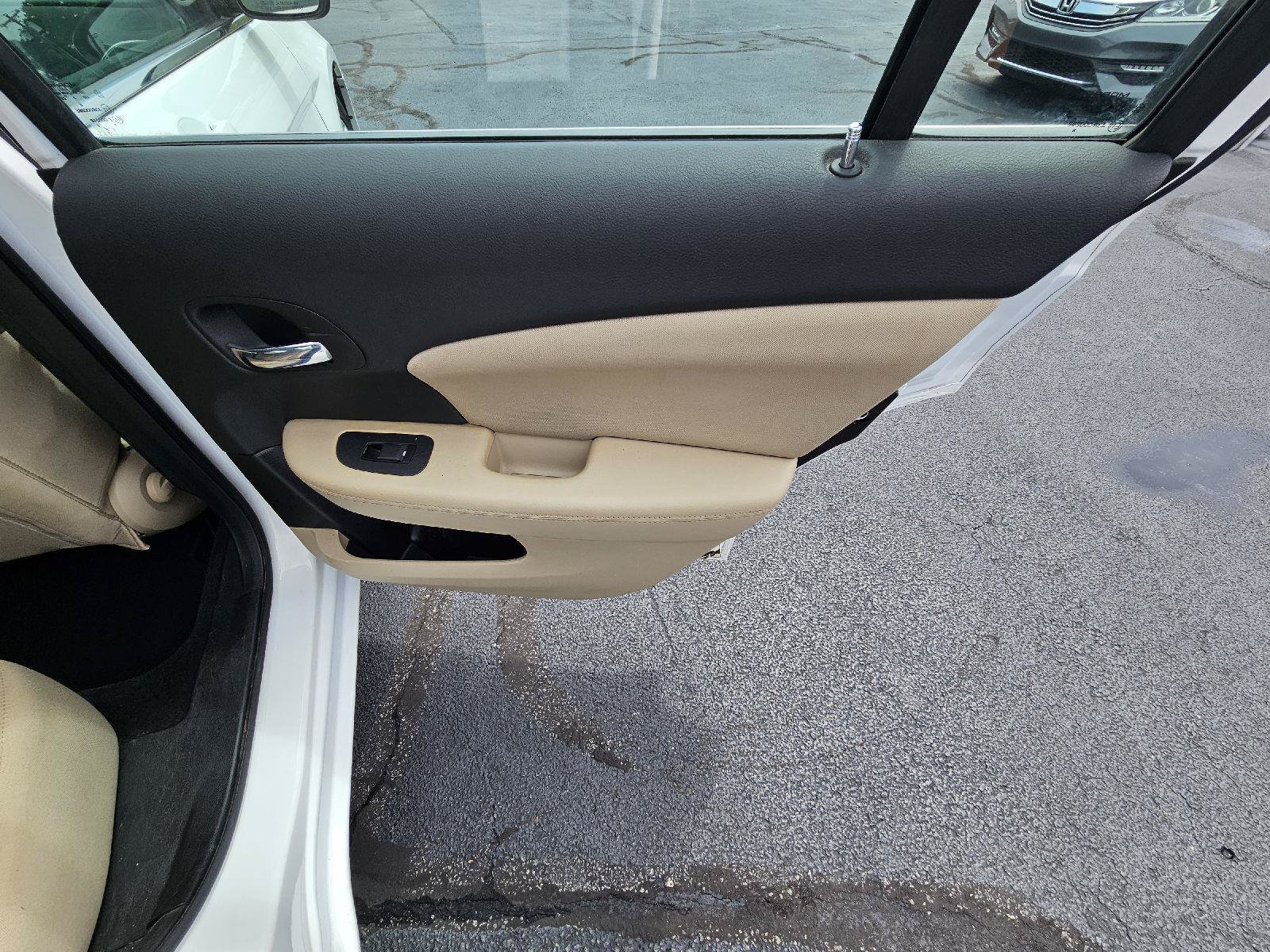 Used 2013 Chrysler 200 LX FWD image 27