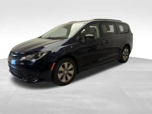Used 2018 Chrysler Pacifica Touring Plus image 1