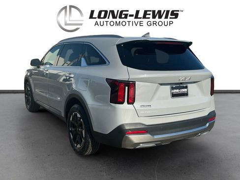 Used 2025 Kia Sorento S w/ Panoramic Sunroof Package FWD image 4