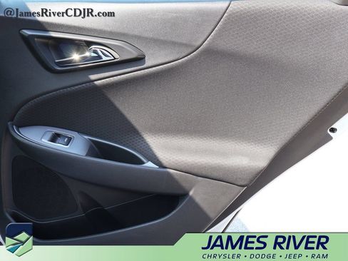 Used 2024 Chevrolet Malibu LT FWD image 11