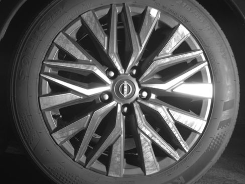Used 2025 Nissan Altima 2.5 SV FWD image 14