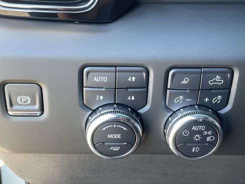 Used 2025 GMC Sierra 1500 AT4 w/ AT4 Premium Package image 18