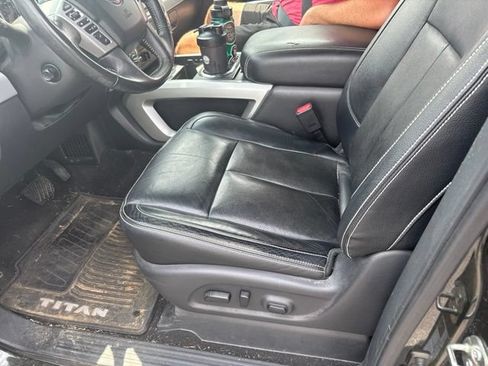 Used 2019 Nissan Titan PRO-4X w/ Pro-4x Convenience Package AWD/4WD image 10