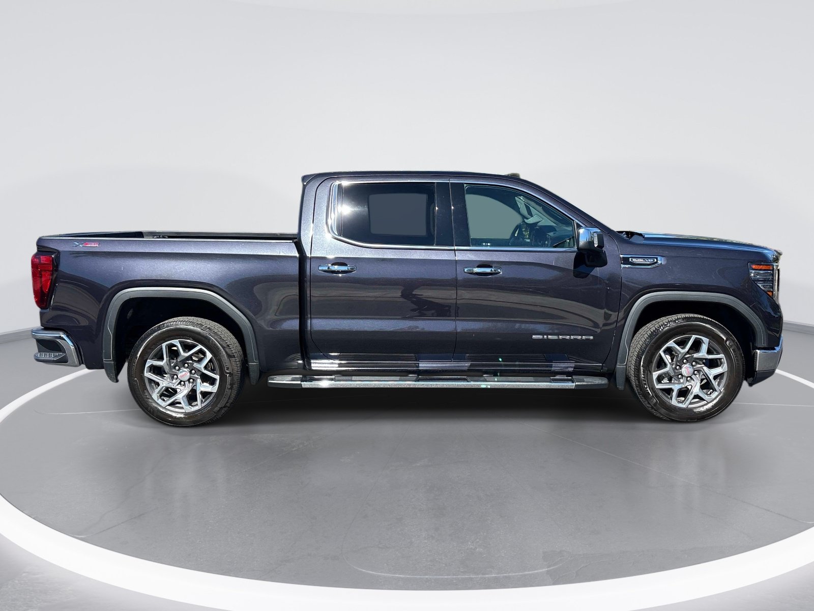 Used 2023 GMC Sierra 1500 SLT AWD/4WD image 9