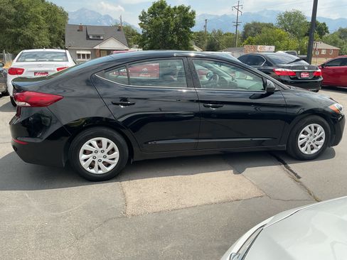 Used 2018 Hyundai Elantra SE FWD image 4