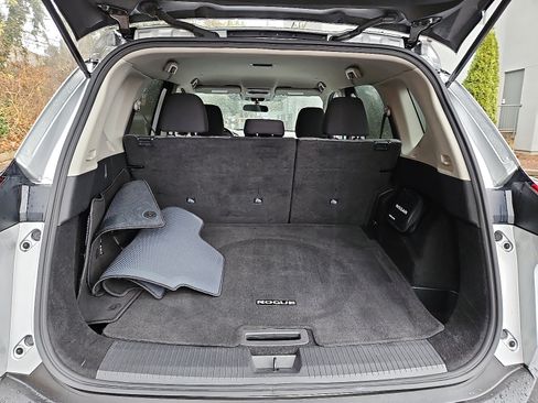 Certified 2023 Nissan Rogue SV image 28