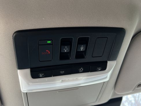 Used 2024 Nissan Pathfinder Platinum image 33