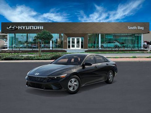 New 2026 Hyundai Elantra SE image 1