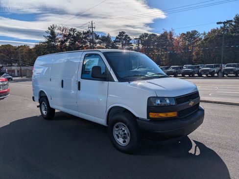 New 2025 Chevrolet Express 3500 WT image 7