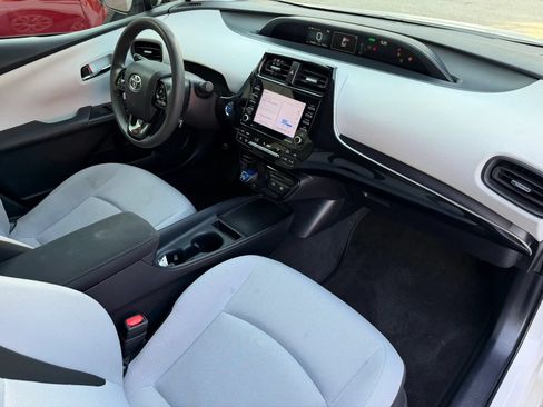 Used 2021 Toyota Prius L Eco FWD image 21