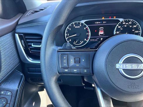 Certified 2023 Nissan Rogue SV image 22
