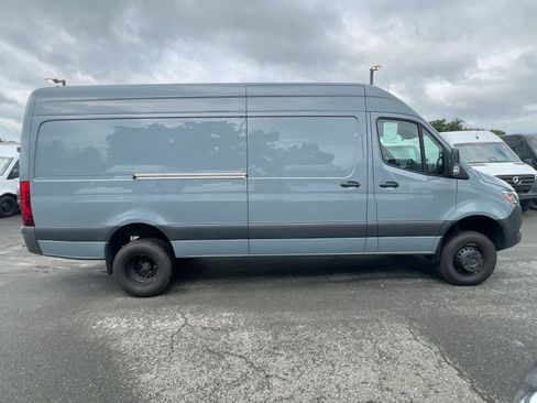 Used 2024 Mercedes-Benz Sprinter 3500 image 5