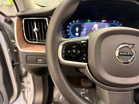 Used 2023 Volvo XC60 B5 Plus w/ Climate Package image 13