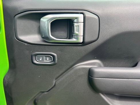 Used 2025 Jeep Gladiator Sport AWD/4WD image 18