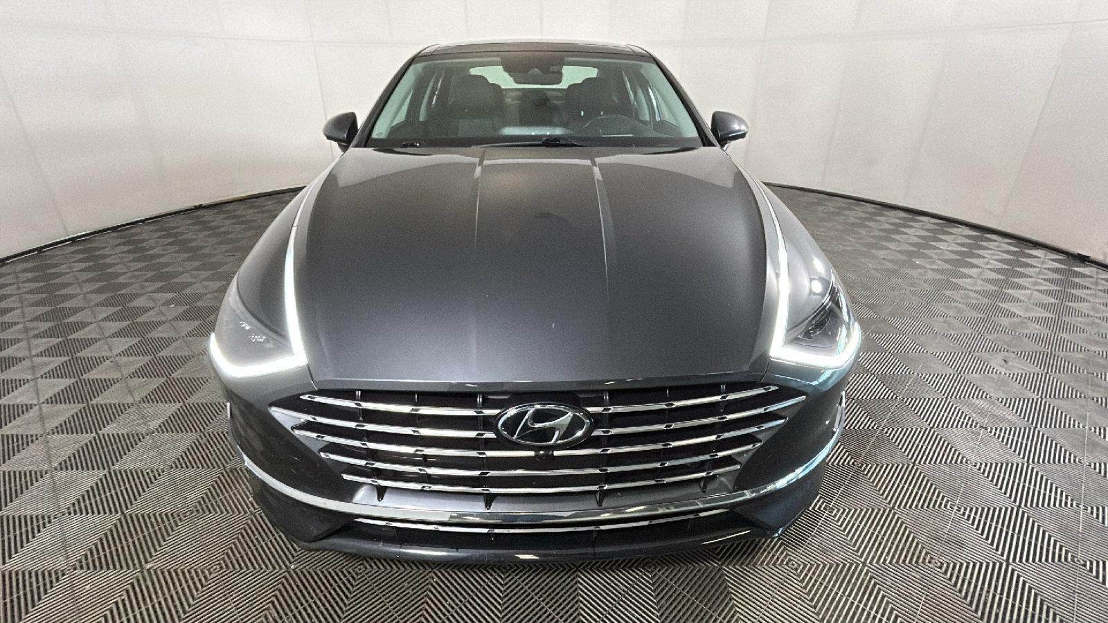 Used 2023 Hyundai Sonata Limited w/ Cargo Package FWD image 9