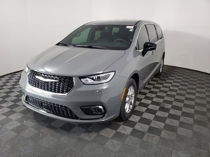 New 2025 Chrysler Pacifica Select