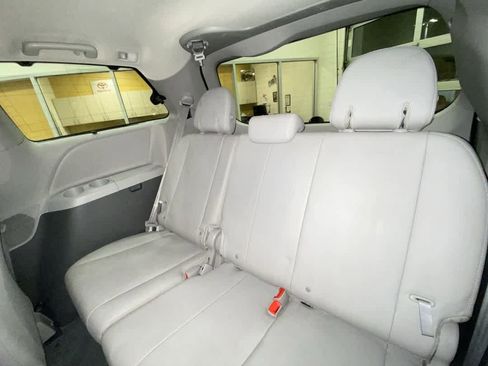 Used 2017 Toyota Sienna XLE image 26