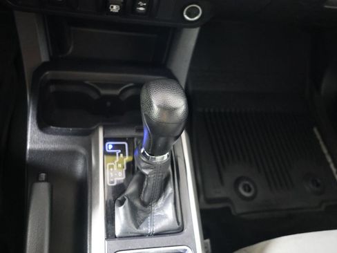 Used 2018 Toyota Tacoma SR5 image 19