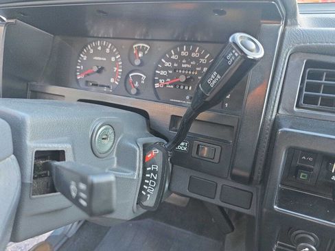 Used 1993 Nissan Pickup 2WD Regular Cab image 25