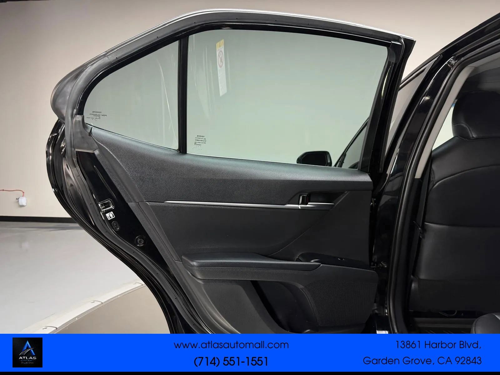 Used 2018 Toyota Camry SE w/ Moonroof Package FWD image 15