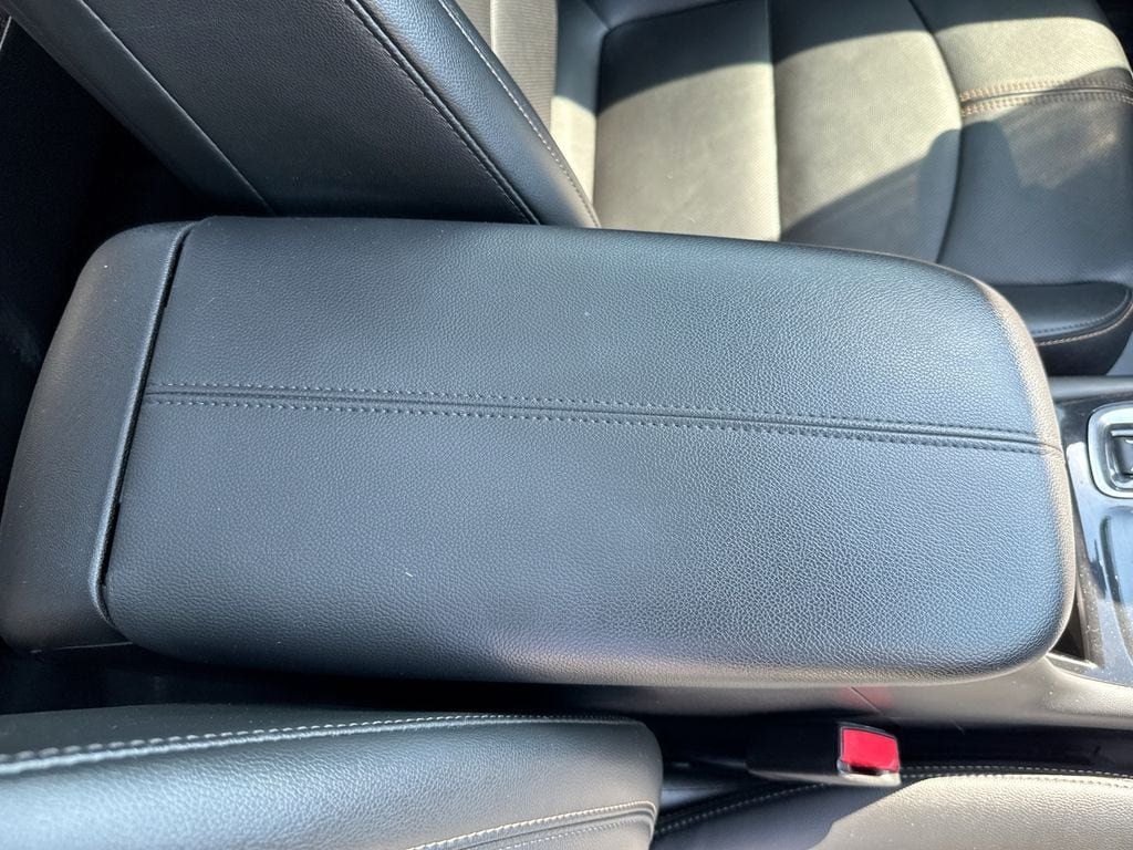 Used 2023 Chevrolet Equinox Premier AWD/4WD image 32