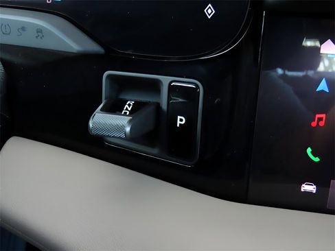 New 2025 Porsche Taycan image 34