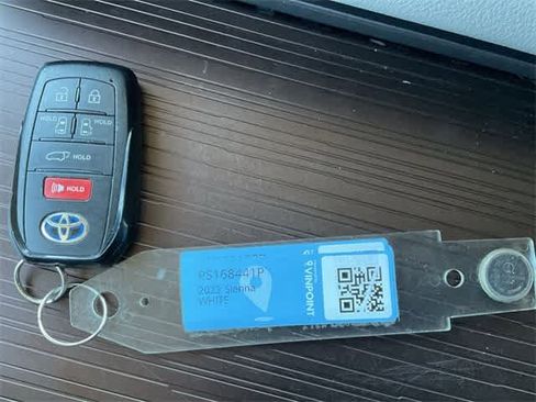 Certified 2023 Toyota Sienna XLE image 27