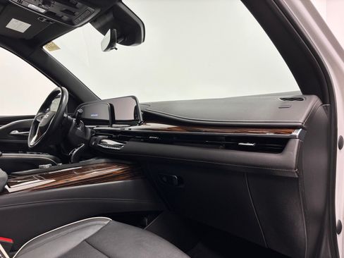 Used 2022 Cadillac Escalade Premium Luxury AWD/4WD image 31