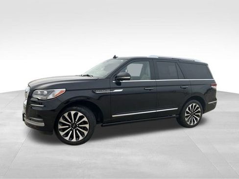Used 2024 Lincoln Navigator Reserve image 2