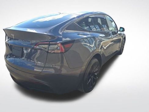 Used 2023 Tesla Model Y Long Range image 7