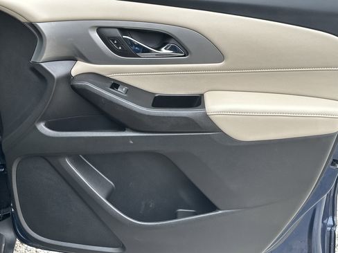 Used 2023 Chevrolet Traverse LT image 14