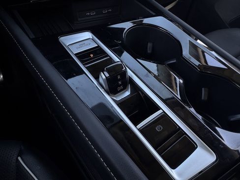 Used 2025 Volkswagen Atlas SEL Premium R-Line image 21