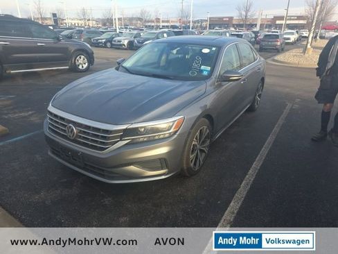 Used 2021 Volkswagen Passat 2.0T SE image 2