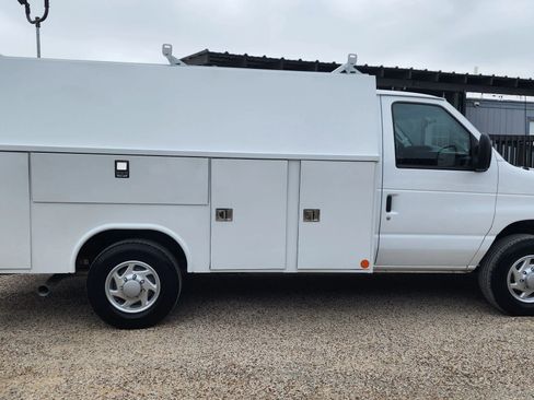 Used 2024 Ford E-350 and Econoline 350 Super Duty w/ Power Windows & Locks Group image 13