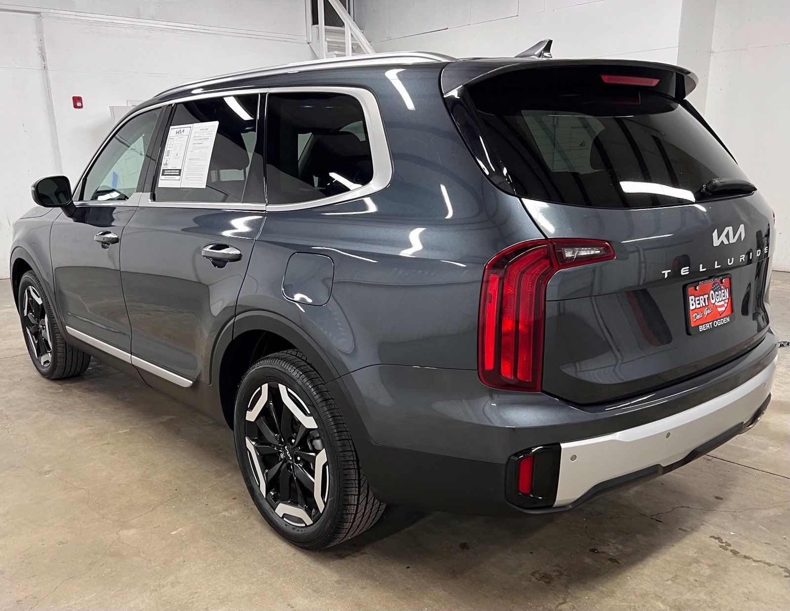 Used 2024 Kia Telluride S w/ S Sunroof Package FWD image 4