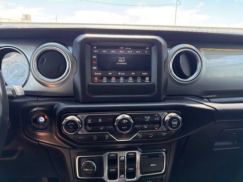 Used 2019 Jeep Wrangler Unlimited Sahara w/ Dual Top Group AWD/4WD image 16