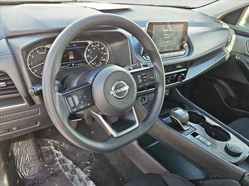 Used 2024 Nissan Rogue S image 10