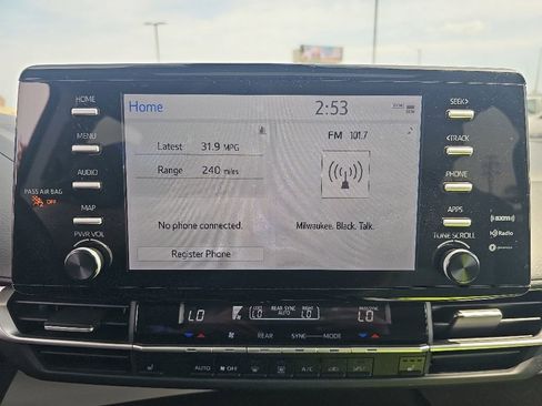 Used 2024 Toyota Sienna XLE AWD/4WD image 16