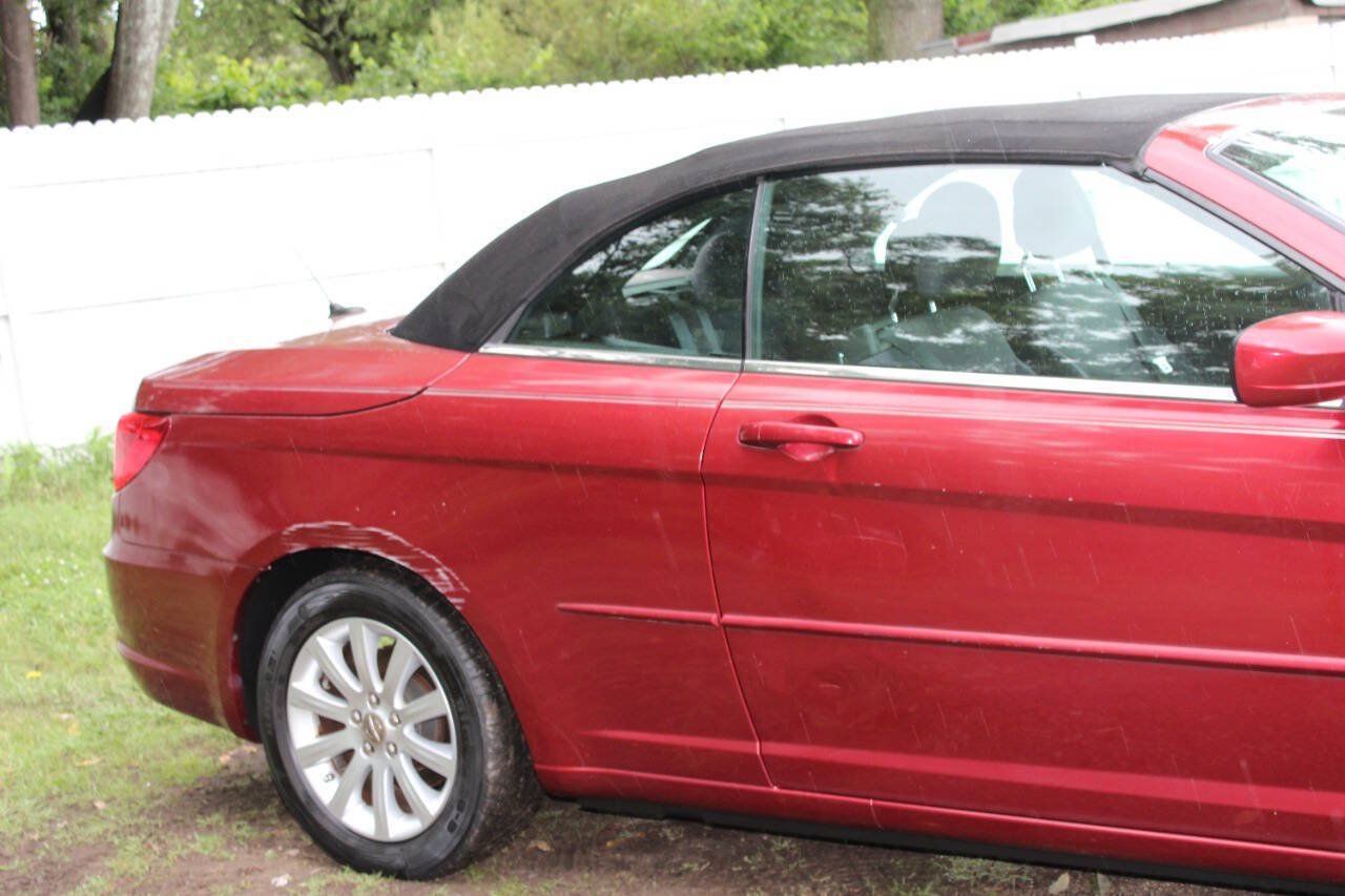 Used 2013 Chrysler 200 Touring FWD image 5