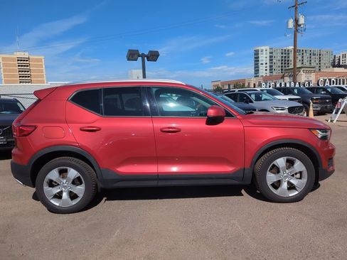 Used 2020 Volvo XC40 T5 Momentum w/ Protection Package Premier AWD/4WD image 8