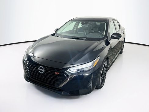 Used 2025 Nissan Sentra SR FWD image 3