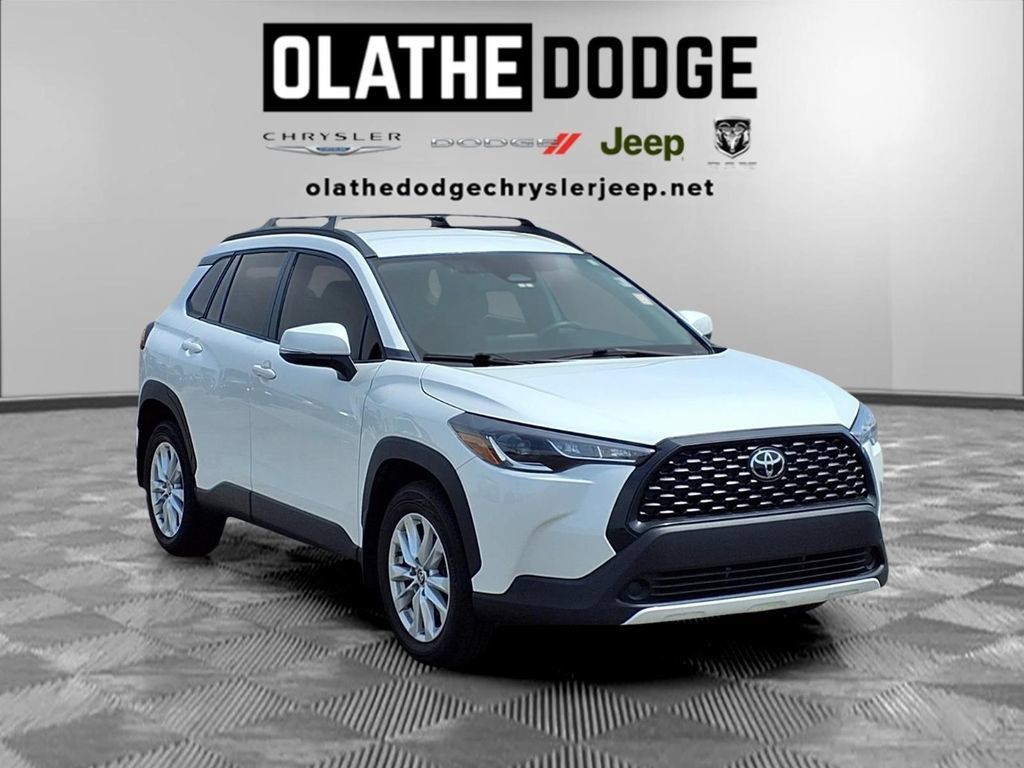 Used 2024 Toyota Corolla Cross LE AWD/4WD image 28