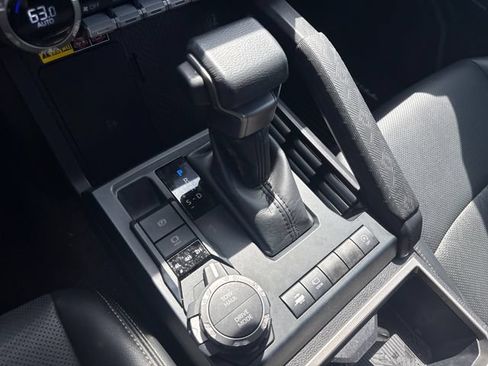 Used 2025 Toyota Tacoma Limited AWD/4WD image 26