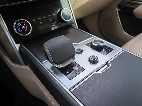 Used 2023 Land Rover Range Rover SE image 16