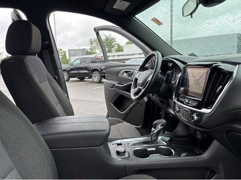 Used 2023 Chevrolet Traverse LT FWD image 16