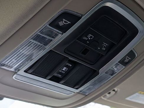 Used 2019 RAM 1500 Laramie AWD/4WD image 26