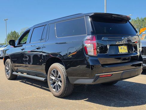 Used 2021 Chevrolet Suburban Z71 AWD/4WD image 3