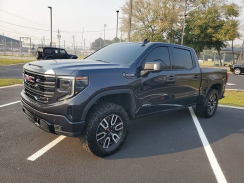 Used 2022 GMC Sierra 1500 AT4 w/ AT4 Premium Package AWD/4WD image 2
