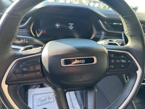 Used 2023 Jeep Grand Cherokee L Laredo image 15