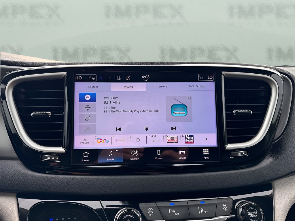 Used 2024 Chrysler Pacifica Touring-L FWD image 19